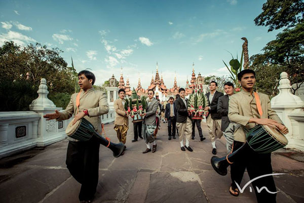 ชมภาพชุดงานหมั้น กระแต หลุยส์ งดงามแบบล้านนา ขบวนขันหมากสุดยิ่งใหญ่