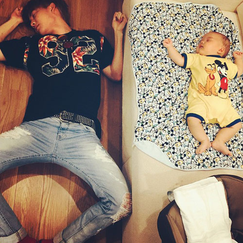 น้องแม็กซ์เวลล์ ซาร่า ถ่ายภาพกับครอบครัวไมค์ อบอุ่นจังเลย