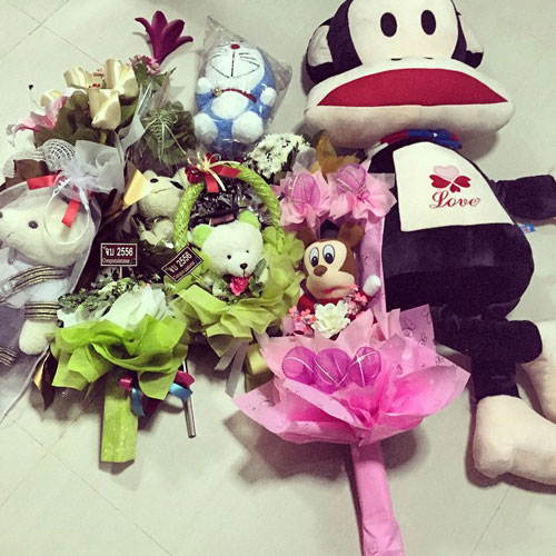 จ๊ะ อาร์สยาม เป็นปลื้ม สวมชุดครุยซ้อมรับปริญญา