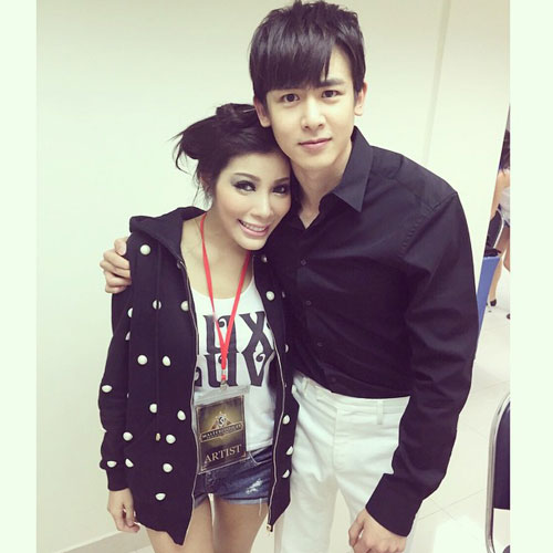 พลอย เฌอมาลย์ แหวนแหวน ฟินเว่อร์ แชะภาพคู่ นิชคุณ แบมแบม