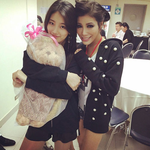 พลอย เฌอมาลย์ แหวนแหวน ฟินเว่อร์ แชะภาพคู่ นิชคุณ แบมแบม