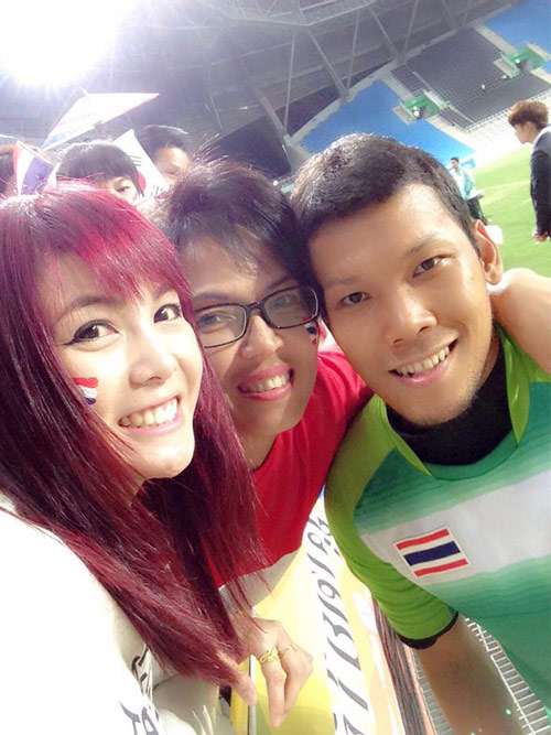 น้องเฟย์ สาวน้อยผมแดง นางฟ้าสนามบอลในอินชอนเกมส์