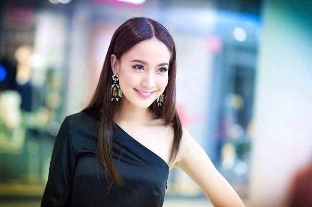 ทรงผมแสกกลาง ทรงผมแสกกลาง