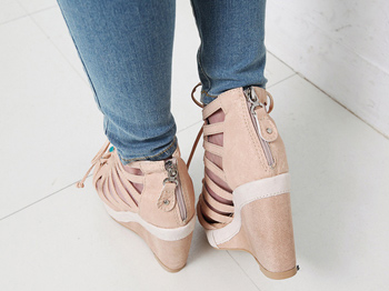 รองเท้าส้นเตารีด  