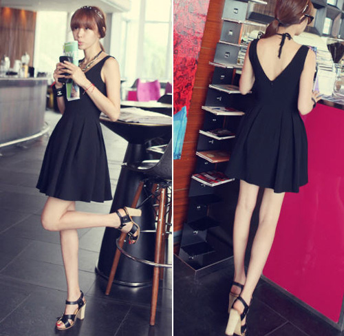 ชุดเดรสโชว์หลัง