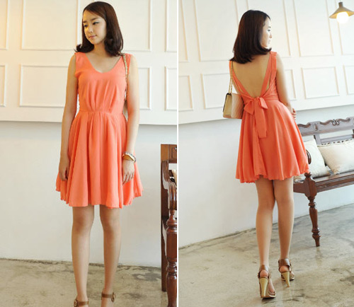 ชุดเดรสโชว์หลัง