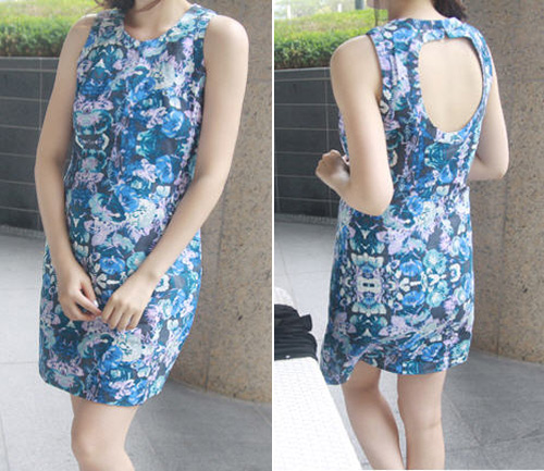 ชุดเดรสโชว์หลัง