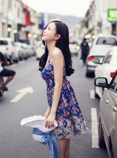 เดรสสายเดี่ยวสั้น