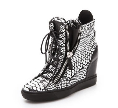 รองเท้าผ้าใบส้นสูง