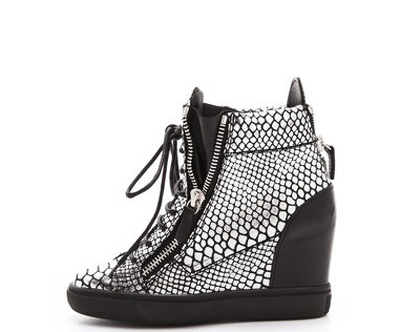 รองเท้าผ้าใบส้นสูง