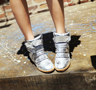 รองเท้าผ้าใบส้นสูง