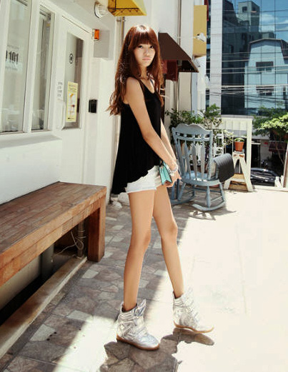 รองเท้าผ้าใบส้นสูง