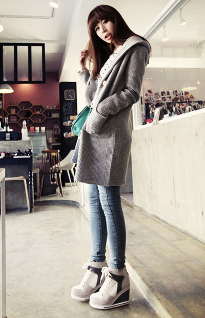 รองเท้าผ้าใบส้นสูง