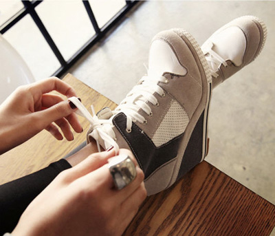 รองเท้าผ้าใบส้นสูง