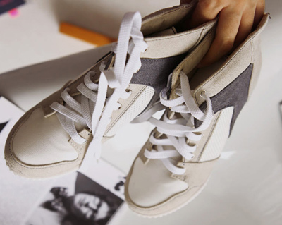 รองเท้าผ้าใบส้นสูง