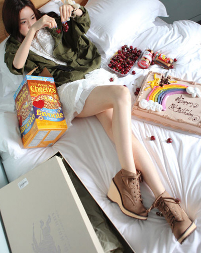 รองเท้าผ้าใบส้นสูง