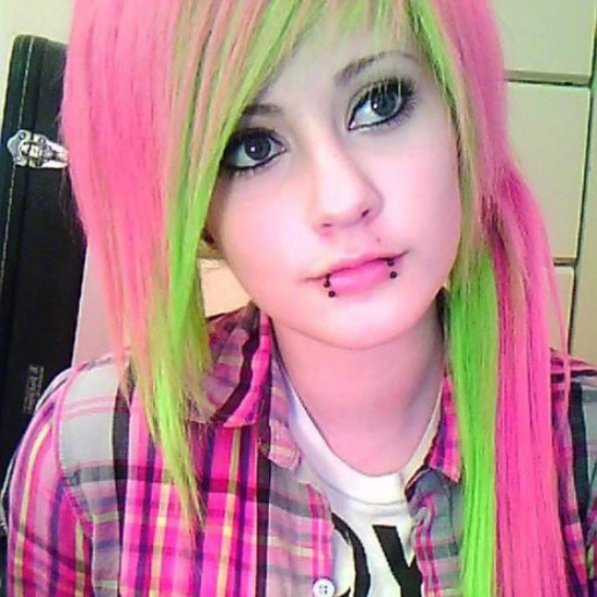 สีผมแรง ๆ