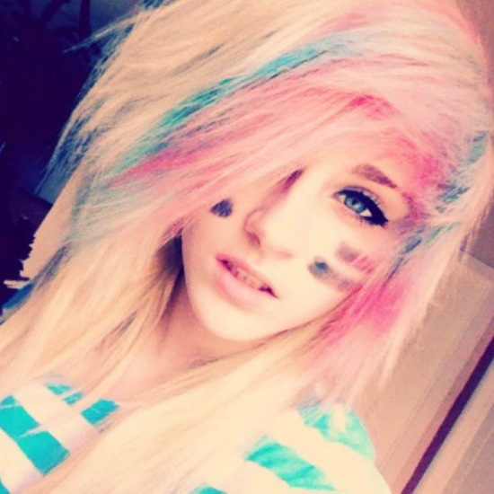 สีผมแรง ๆ