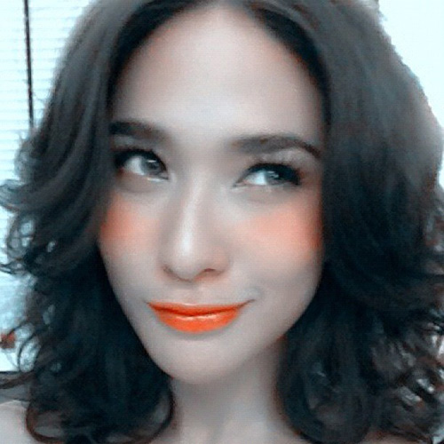 พลอย เฌอมาลย์