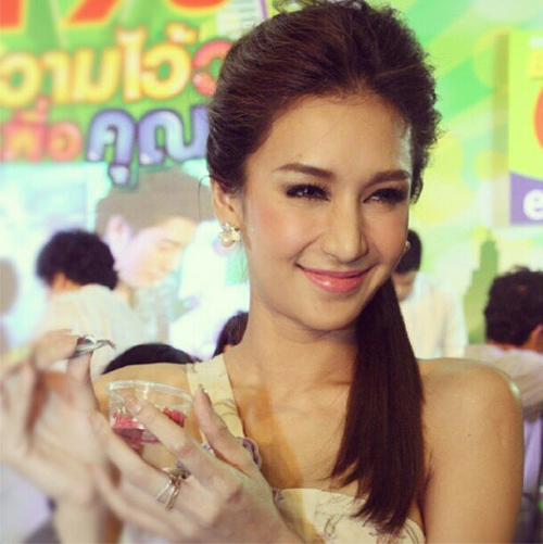 เนย โชติกา