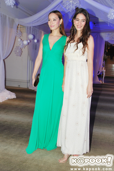 ชุดไปงานแต่งงาน