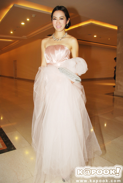 ชุดไปงานแต่ง