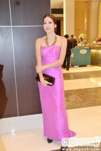 ชุดไปงานแต่งงาน