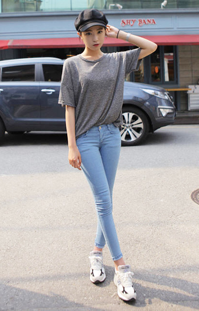 เสื้อยืดกางเกงยีนส์ 