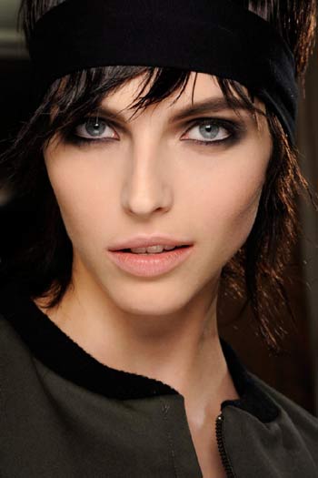 แต่งตาสีดำ