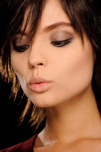 แต่งตาสีดำ