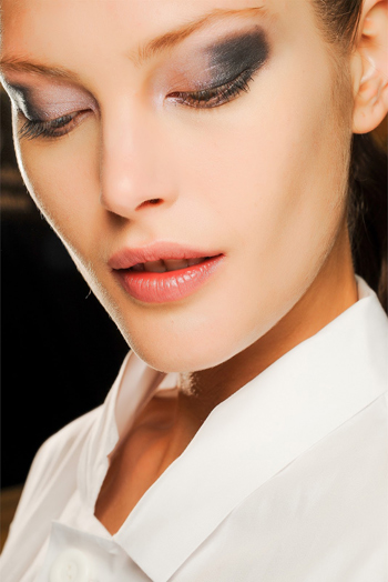 แต่งตาสีดำ