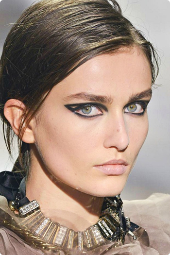 แต่งตาสีดำ