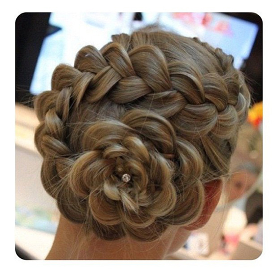 ผมเปียเกล้า