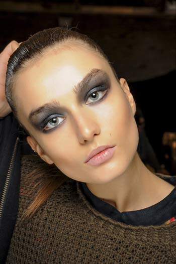 แต่งตาสีดำ