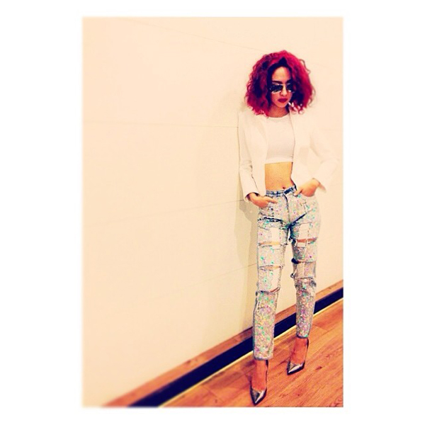 กางเกงยีนส์ปักเลื่อม