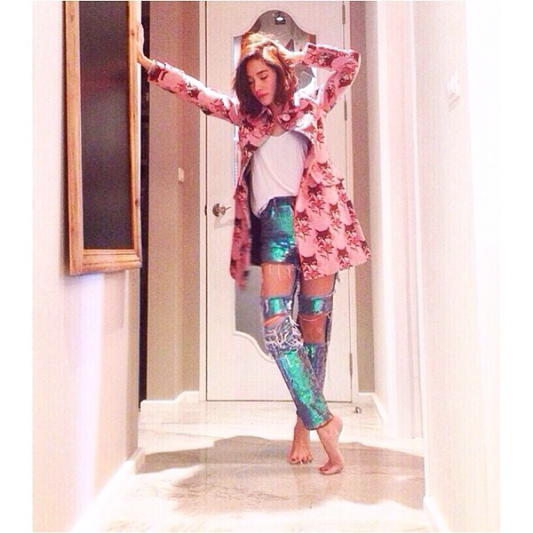 กางเกงยีนส์ปักเลื่อม