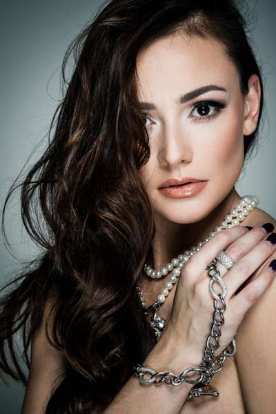 ม้วนผมด้วยที่ม้วนผมไฟฟ้า