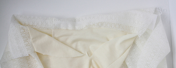 กระโปรงพลีทลูกไม้