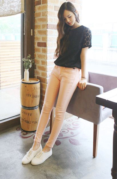 รองเท้าผ้าใบผู้หญิงสีขาว