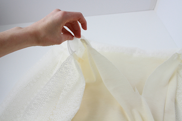 กระโปรงพลีทลูกไม้