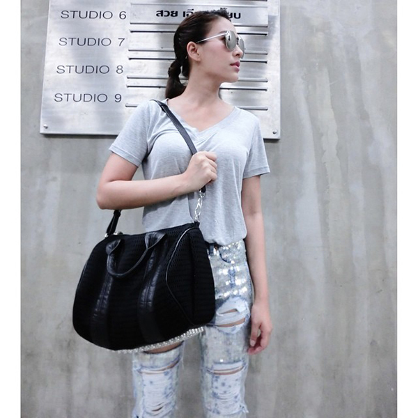 กางเกงยีนส์ปักเลื่อม