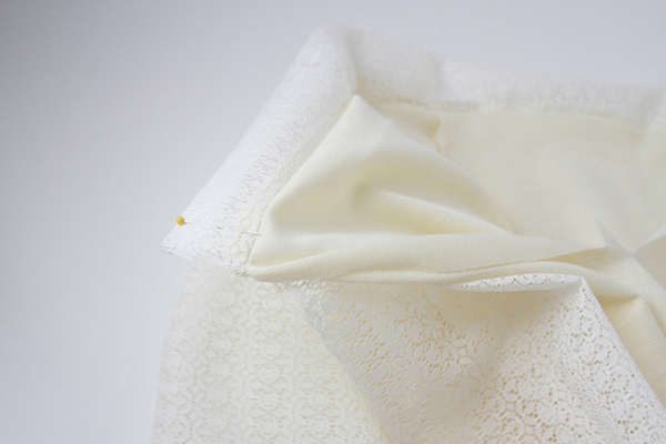 กระโปรงพลีทลูกไม้