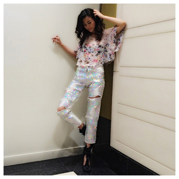 กางเกงยีนส์ปักเลื่อม