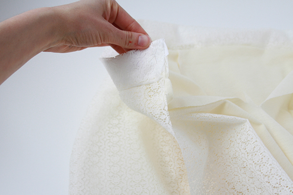 กระโปรงพลีทลูกไม้