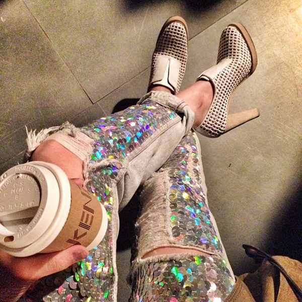 กางเกงยีนส์ปักเลื่อม