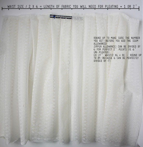 กระโปรงพลีทลูกไม้