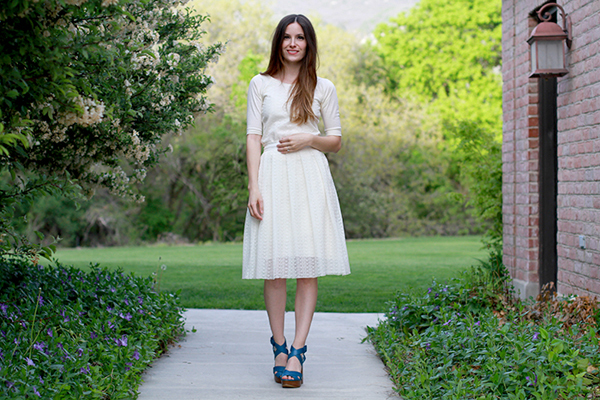 กระโปรงพลีทลูกไม้