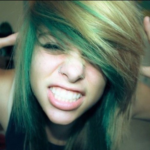 สีผม บลอนด์เขียว 