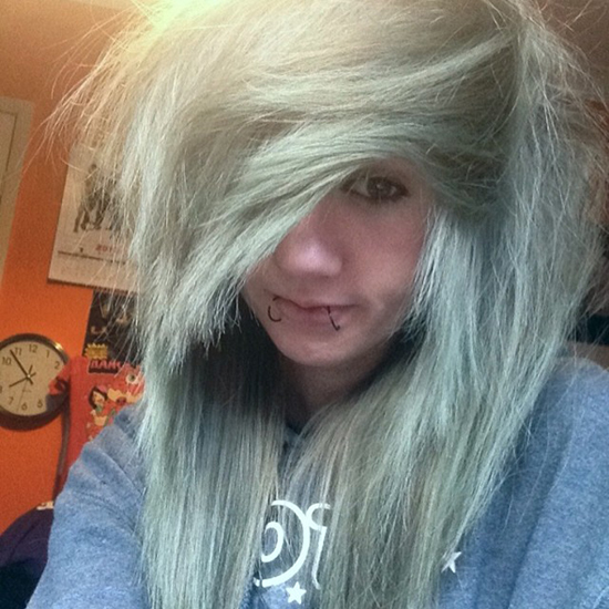 สีผม บลอนด์เขียว 