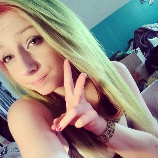 สีผม บลอนด์เขียว 